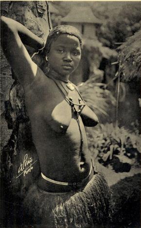 'Beleza Bijagoz, Guiné', fotografia de Domingos Alvão, postal fotográfico da 1ª Exposição Colonial Portuguesa