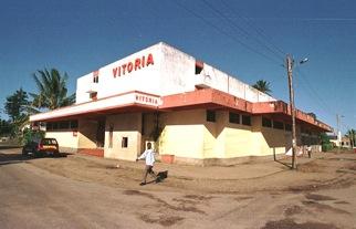 Cinema 'Vitória', (desativado), na cidade da Beira/ Moçambique (Foto: Chico Carneiro)