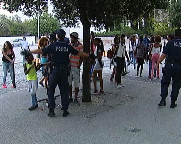 Polícia reprime meet no centro comercial Vasco da Gama 
