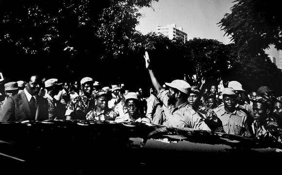 Samora Machel na independência de Moçambique [Foto Daniel Andrade Simões]