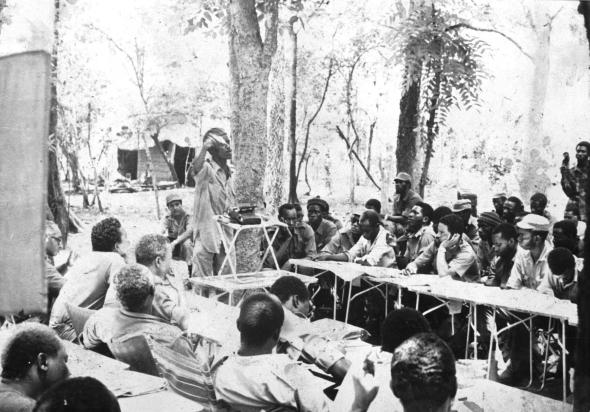 Luís Cabral, Vasco Cabral, Silvino da Luz, Braima Dakar, Manuel Boal, Pedro Pires, Arafam Mané e Flora Gomes, durante uma reunião do PAIGC no interior da Guiné. 1963 - 1973