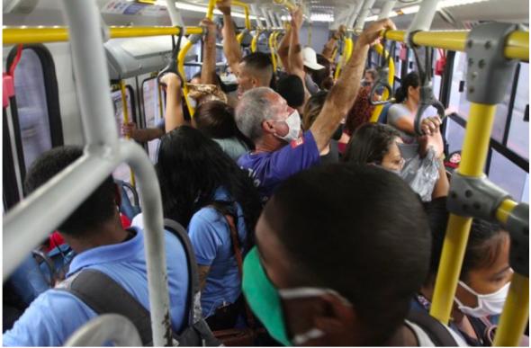 Trabalhadores das periferias de Vitória a caminho do trabalho durante a Pandemia de Covid-19