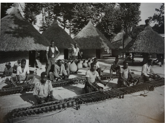  a Exposição Colonial de 1934. Fotografias da casa Alvão. Porto Centro Português de Fotografia, 2001.