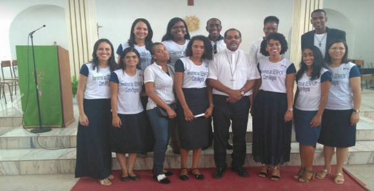 Membros da Comunidade Obra de Maria com D. Ildo Fortes bispo da diocese do Mindelo Fonte, Diocese do Mindelo 