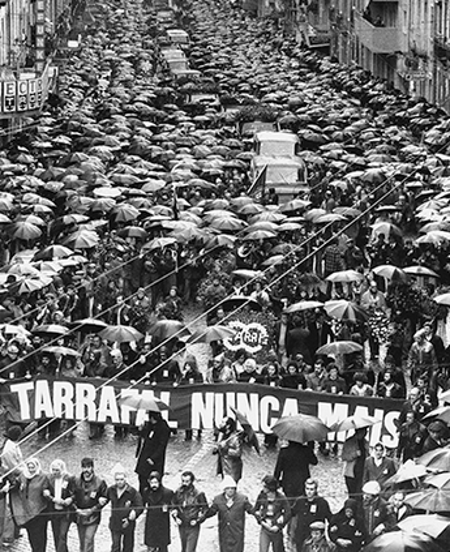 Manifestação em 1978 em Lisboa aquando da trasladação dos corpos dos presos políticos que morreram no Tarrafal.