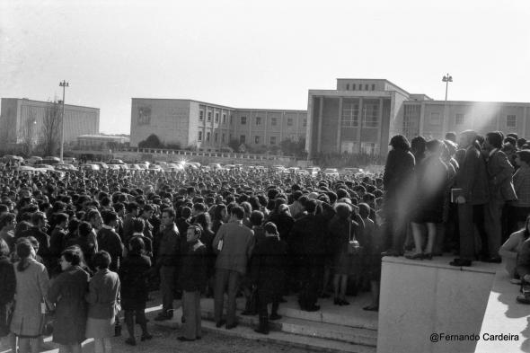 Manifestação de 20 de Novembro de 1968 na Universidade de Lisboa. Em frente à Reitoria.