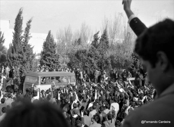 Manifestação na escadaria da Cantina da Cidade Universitária, Lisboa, 20 Nov. 1968