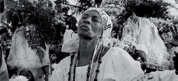 Filha de Santo incorporando a entidade Iemanjá, Ponta de Areia, Salvador (Christian Cravo)