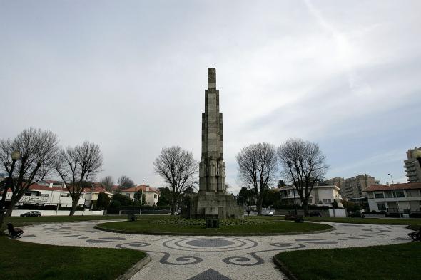 Monumento ao Esforço Colonizador Português foi desmantelado no início da década de 50 e está actualmente na Praça do Império. Fotografia de Manuel Roberto.