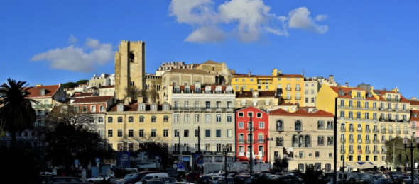 Lisbon main cathedral and the castle neighbourhood panorama from Campo das Cebolas square [Getty Images]