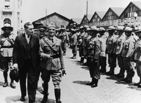 Portuguese dictator Antonio De Oliveira Salazar (1889 – 1970) reviews troops about to embark for the African colonies of the Portuguese Republic, circa 1950 [Evans/Three Lions/Hulton Archive/Getty Images]