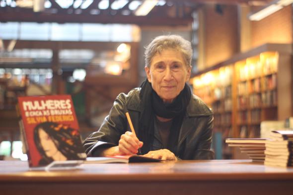A filósofa italiana, Silvia Federici, é autora dos livros 'Calibã e a Bruxa', 'O Ponto Zero da Revolução' (Editora Elefante) e 'Mulheres e Caça às Bruxas' (Editora Boitempo). Marina Valeriano