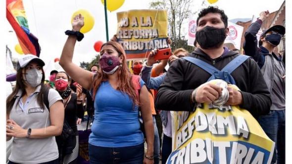 Os protestos começaram com a contestação da uma Reforma Tributária (BBC)