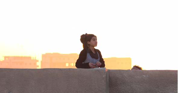 Uma jovem mulher em Al Raqa, nordeste da Síria (Foto de Blooming in the Desert, de Benedetta Argentieri)