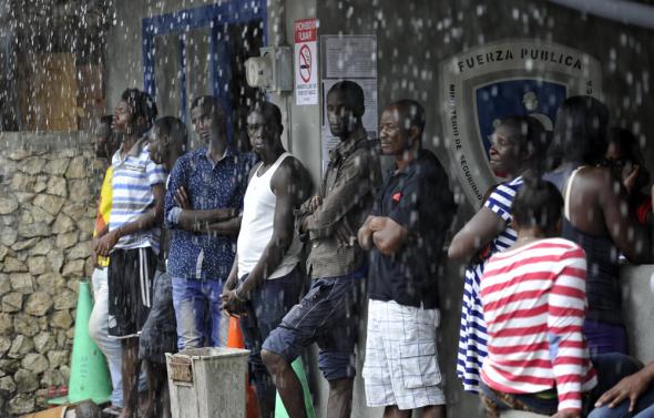 Grupo Nación - Migrantes africanos em Peñas Blancas, fronteira da Costa Rica com a Nicarágua