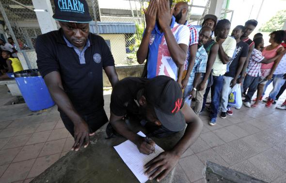 Grupo Nación - Registo de migrantes na entrada na Costa Rica