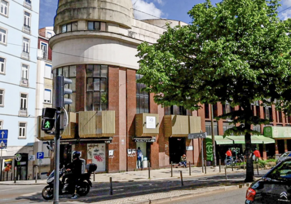 O antigo Cinema Lyz, depois Roxy, hoje mais um prédio comercial na Almirante Reis.