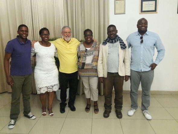 Foto em Maputo com amigos moçambicanos quer estudaram no Brasil