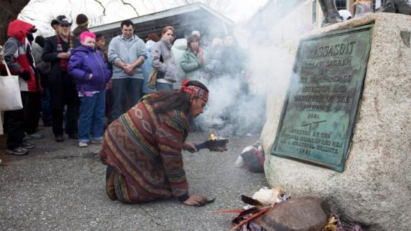 Cerimónia ritual no inicio do Dia Nacional de Luto, em Plymouth (Boston com)