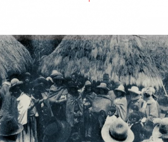 Dolores Cacuango (segunda a contar da esquerda), em mobilização de comunidades de Cayambe (DR)