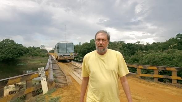Foto de divulgação. 'Transamazônica, Uma Estrada Para o Passado'. Jorge Bodanzky na Transamazónica, 2016.