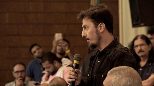 O jornalista Leandro Demori numa sessão pública em defesa da Liberdade de Imprensa, no Rio de Janeiro, em Julho 2019.