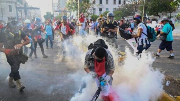 A 19 de janeiro, indígenas, camponeses, universitários e sindicatos tomaram as ruas de Lima (DR)