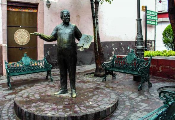 Estátua do muralista junto à casa onde nasceu, em Guanajuato, e que hoje alberga a Casa Museu Diego Rivera