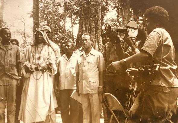 Sana e Sarah Maldoror. Base de Camdjambary, entrega de Credenciais dos Embaixadores da OUA ao Presidente Luís Cabral. 