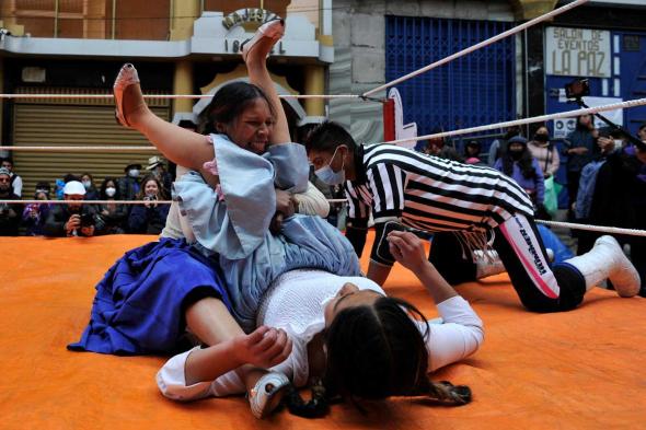 As Cholitas lutadoras são parte de um movimento de conquista de espaços até há poucos anos impensáveis para as mulheres indígenas bolivianas (DR)