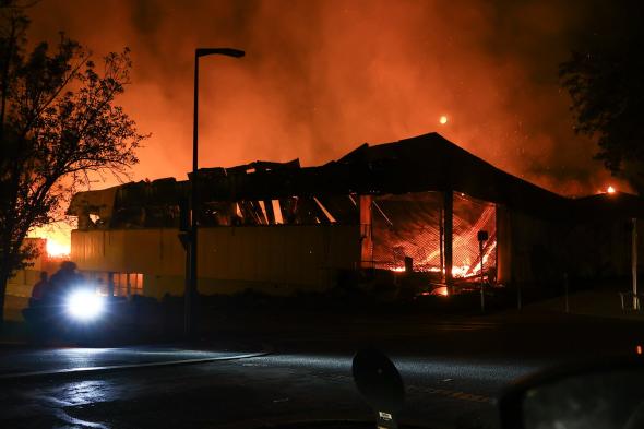 A médiathèque Jean-Macé de Metz Borny ardeu na noite de 30 de junho 