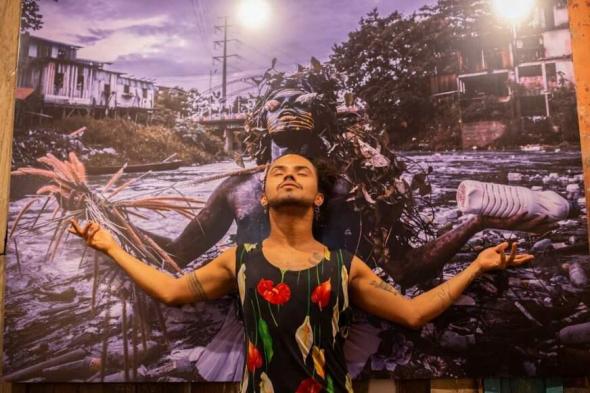 Emerson Pontes na 34º Bienal de São Paulo, em 2021. Foto de David Martins.