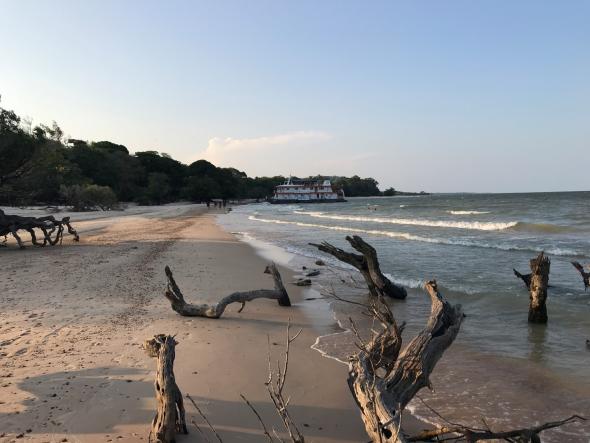 Navio-hospital da UFOPA na Comunidade Pedra Branca, Rio Tapajós