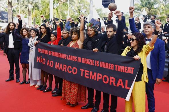 Equipa de A Flor do Buriti no Festival de Cinema de Cannes, em maio de 2023