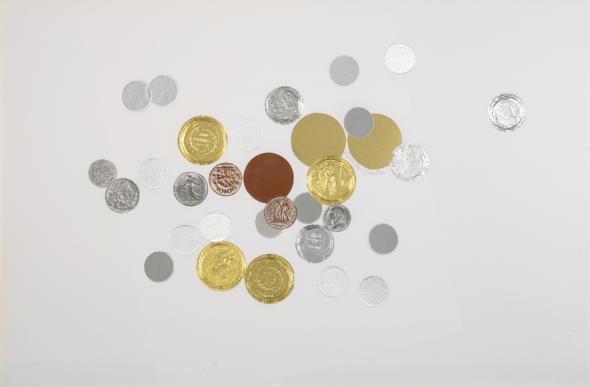 Lourdes Castro, Sombras e chocolates (moedas), 1974