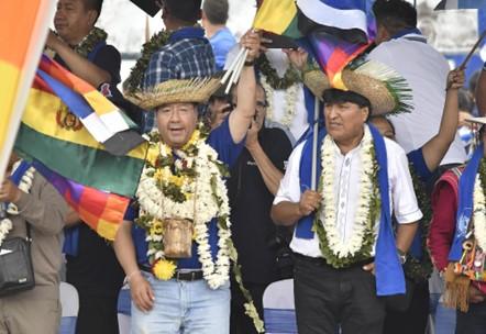 O presidente de Bolivia, Luis Arce, junto do ex-presidente boliviano Evo Morales, antes da disputa de poder pelo MAS (EFE - Jorge Ábrego)