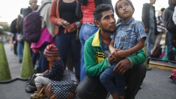Migrantes centro-americanos barrados nas fronteiras sul e norte do México (DR)