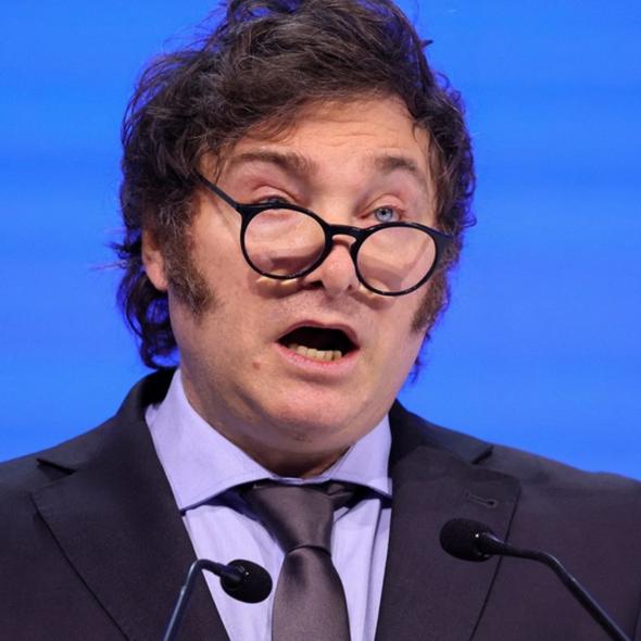 Javier Milei tem liderado pessoalmente ataques pessoais contra músicos opositores como María Becerra e Lali Espósito (DR)