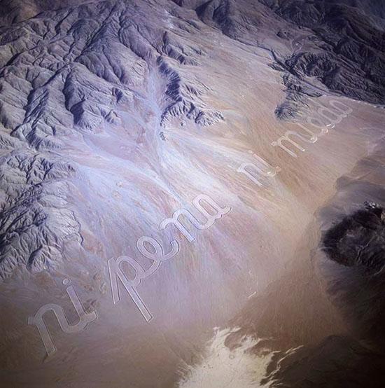 Nem pena nem medo, ação poética de Zurita no deserto de Atacama, 1993 (DR)