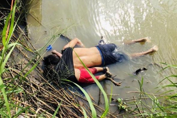 A foto de migrantes salvadorenhos afogados no Rio Bravo correu o mundo em 2019 (Julia le Duc)
