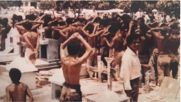 Militares indonésios abriram fogo sobre a multidão presente no cemitério de Santa Cruz e provocaram a morte de 74 pessoas no local. (Max Stahl)