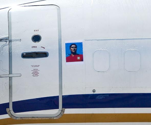 figure 1. An image of the footballer Eusébio da Silva Ferreira on the aircraft that carried the Portuguese national football team home following their victory at the 2016 UEFA European Championship. The image had been kept onboard the plane and was attached to its exterior before the team disembarked. Remaining on the plane’s exterior, the image did not follow the team during their victory parade through the city of Lisbon, reflecting neglect and rendering the commemorative gesture as somewhat hollow. Photo by Patricia de Melo Moreira/Agence France-Presse (2016).