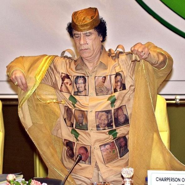 Muammar Gaddafi na cimeira da União Africana em 2007, fonte Al Jazeera 