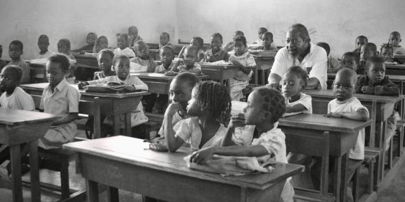 Malangatana visita uma Escola por Manuela Matos Monteiro 