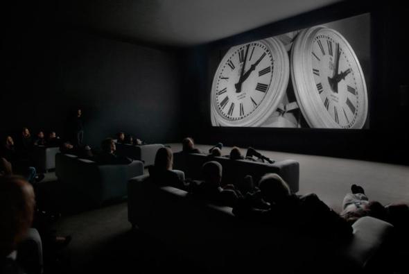Christian Marclay, The Clock, 2010. Vídeo-instalação.