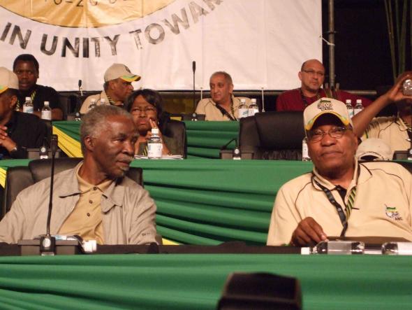 Mbeki et Zuma em 'Behind the rainbow'