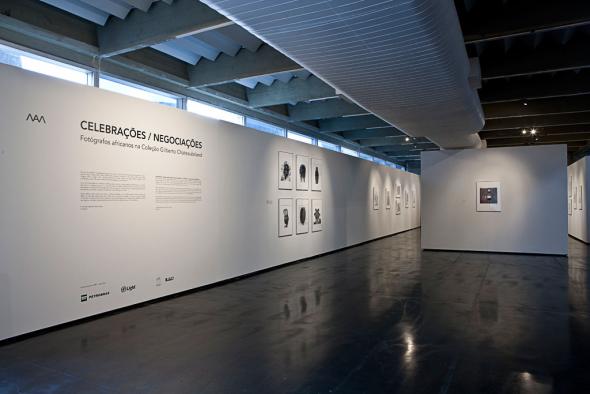 Terceira Metade - Exposição 'Celebrações/Negociações: fotografia africana na coleção Gilberto Chateaubriand', Curadoria: Marta Mestre e Cezar Bartholomeu, Museu de Arte Moderna do Rio de Janeiro, 2011.