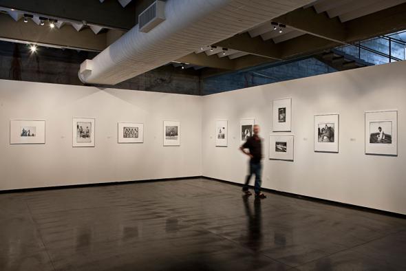 Terceira Metade - Exposição 'Celebrações/Negociações: fotografia africana na coleção Gilberto Chateaubriand', Curadoria: Marta Mestre e Cezar Bartholomeu, Museu de Arte Moderna do Rio de Janeiro, 2011.