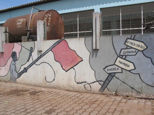 muro do hospital militar de Luanda.