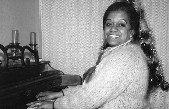 Ana Maria playing piano at home, Coqueiros, Luanda.